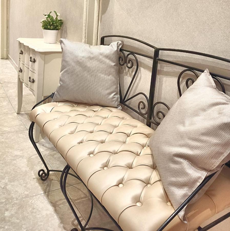 Hostal Orleans Барселона Екстериор снимка