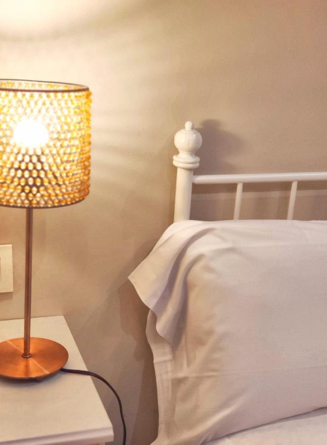 Hostal Orleans Барселона Екстериор снимка