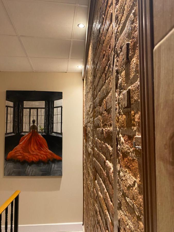 Hostal Orleans Барселона Екстериор снимка