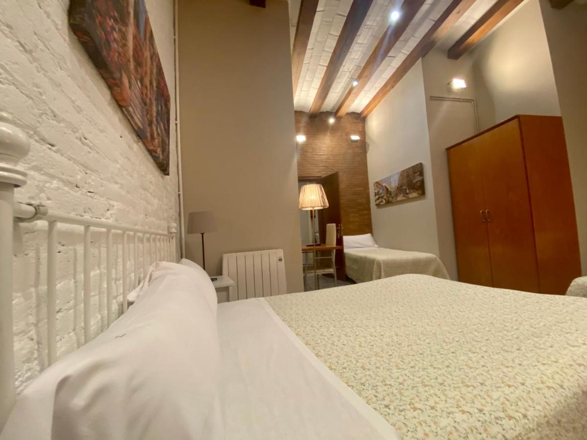 Hostal Orleans Барселона Екстериор снимка