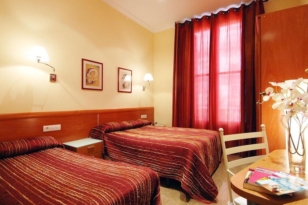 Hostal Orleans Барселона Екстериор снимка
