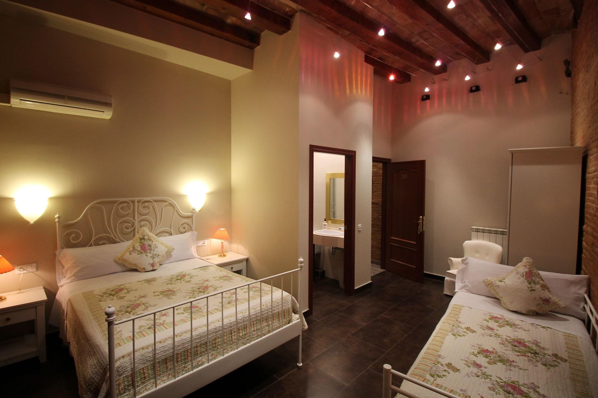 Hostal Orleans Барселона Екстериор снимка