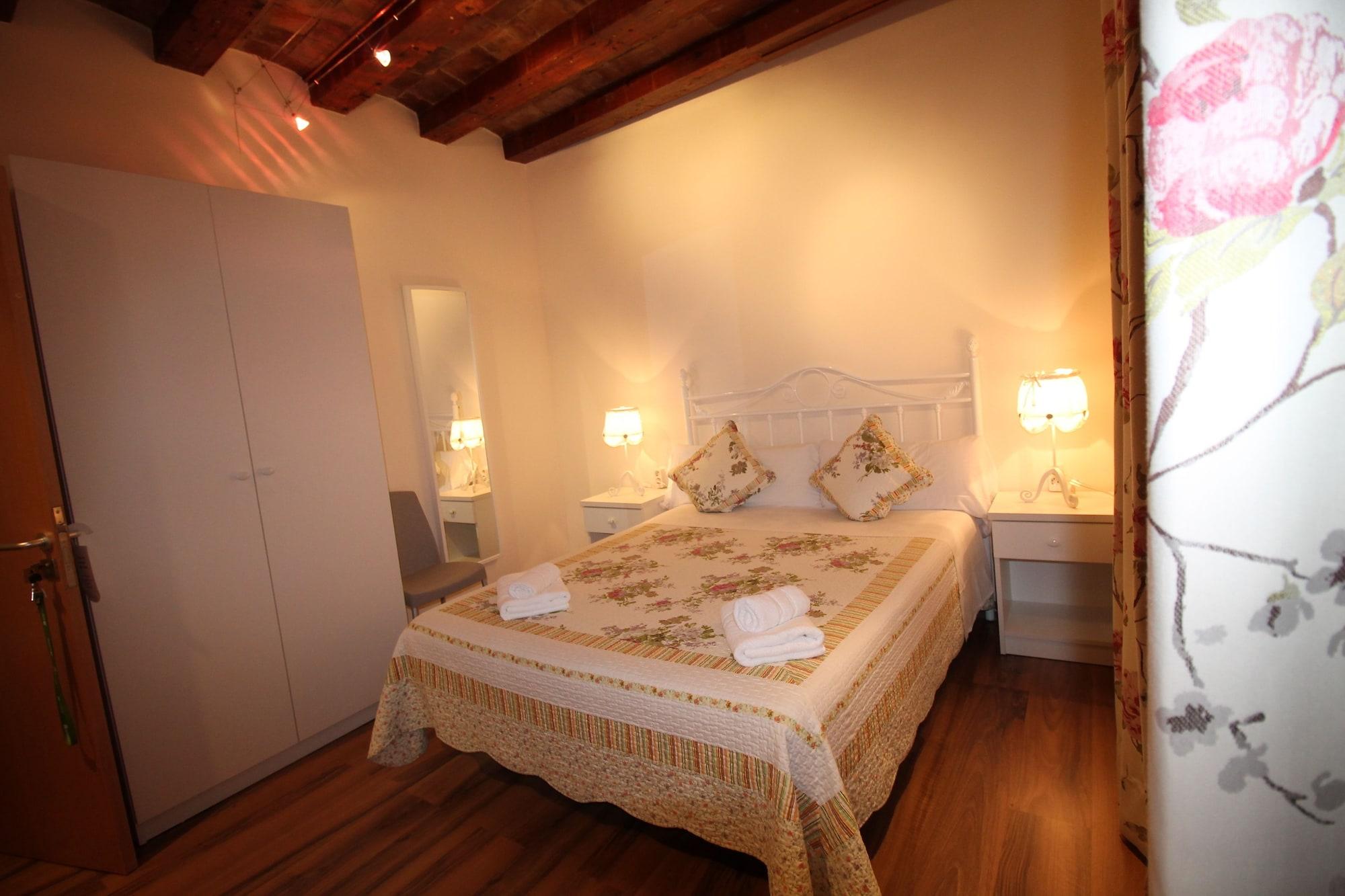 Hostal Orleans Барселона Екстериор снимка