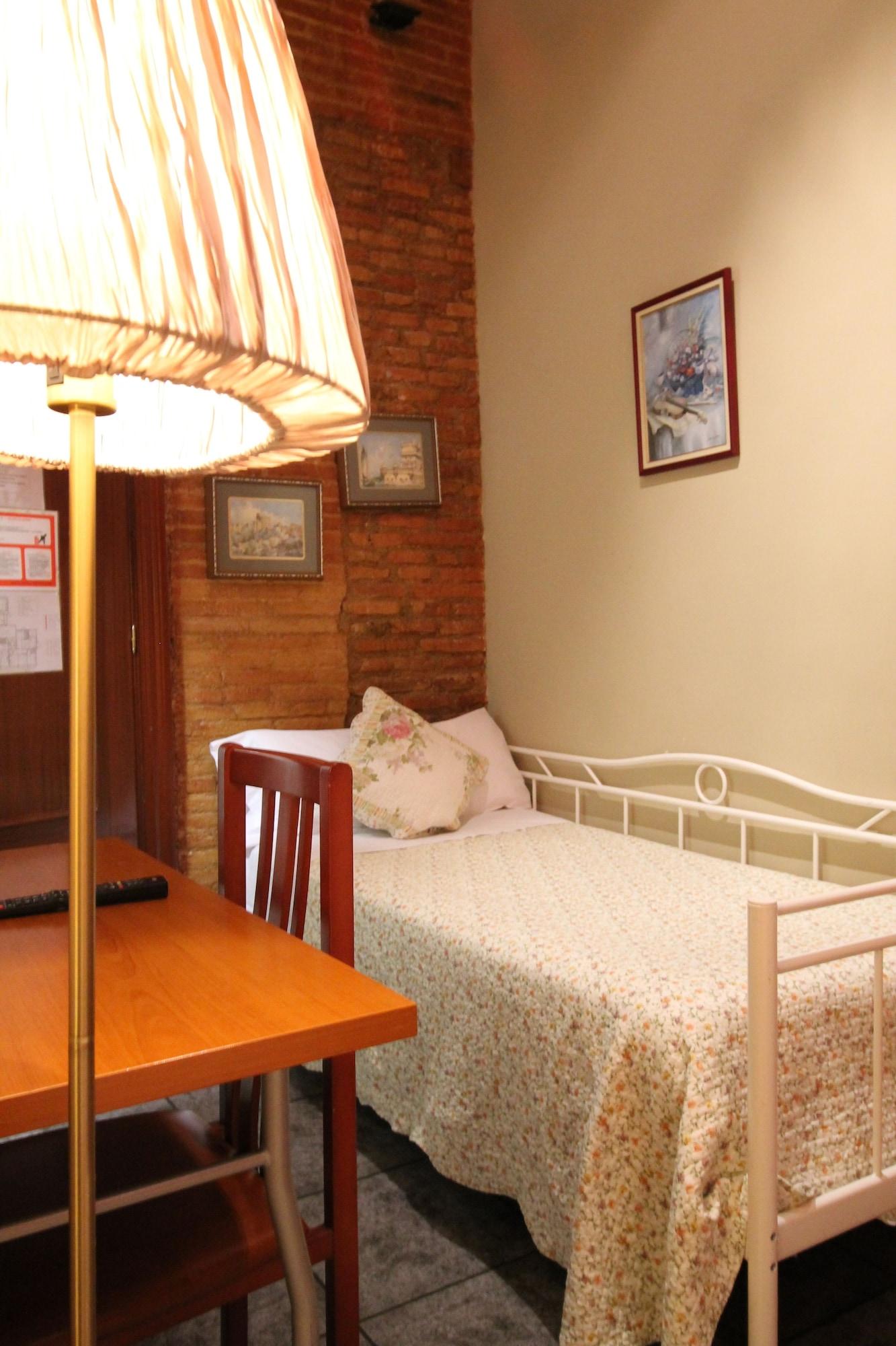 Hostal Orleans Барселона Екстериор снимка