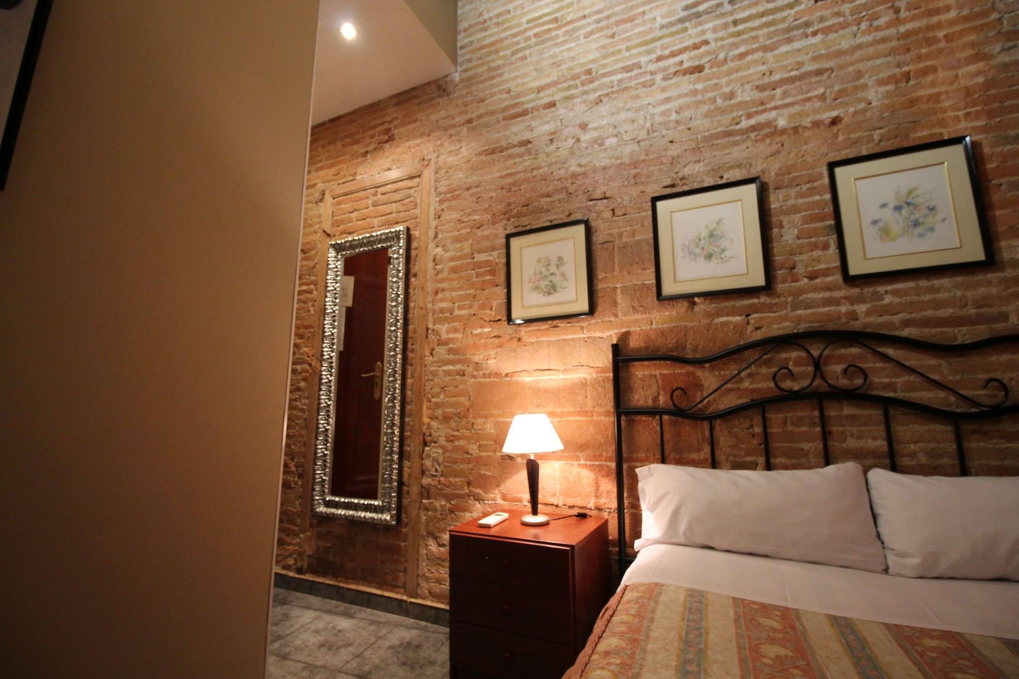 Hostal Orleans Барселона Екстериор снимка