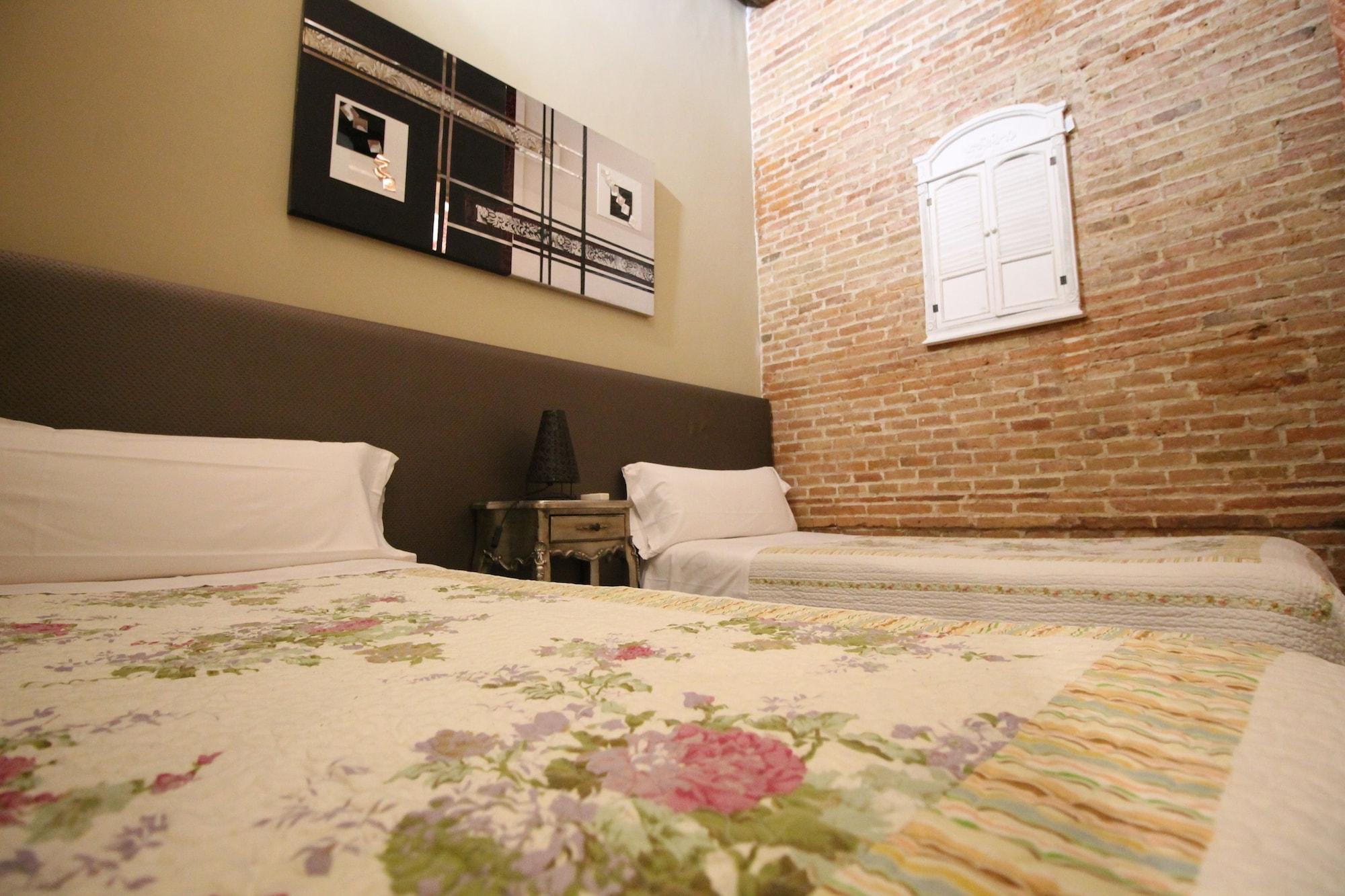 Hostal Orleans Барселона Екстериор снимка
