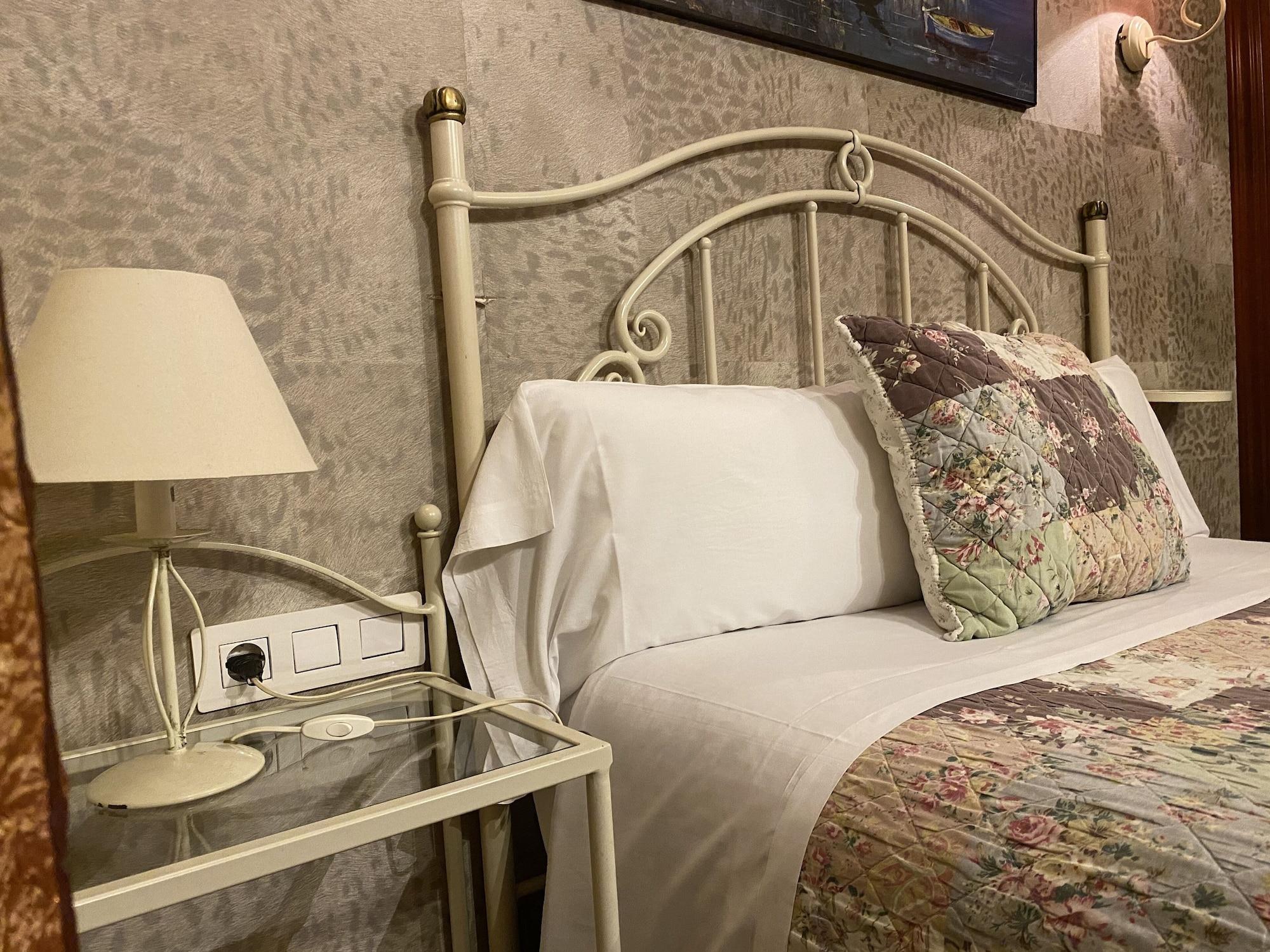 Hostal Orleans Барселона Екстериор снимка