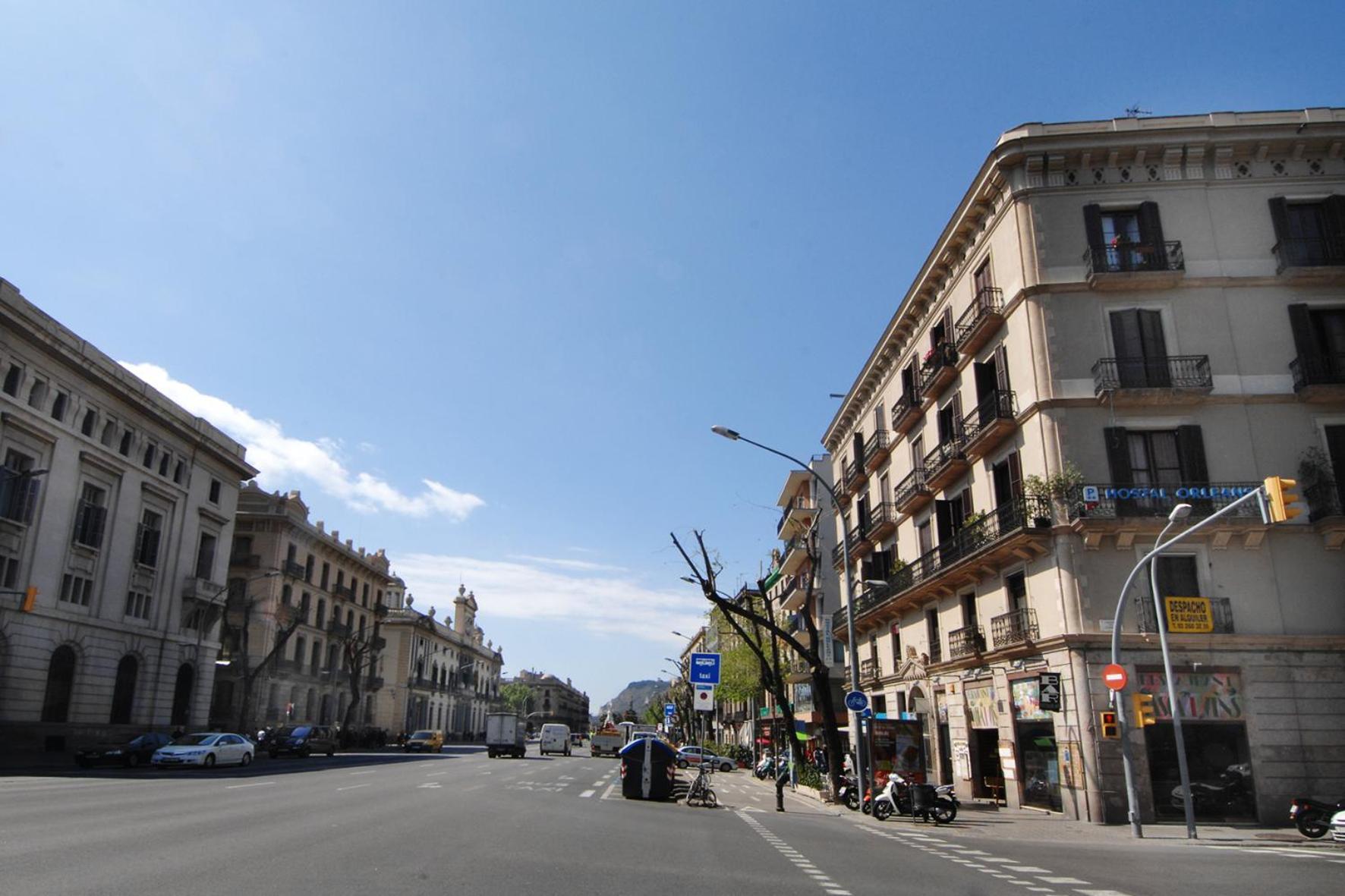 Hostal Orleans Барселона Екстериор снимка