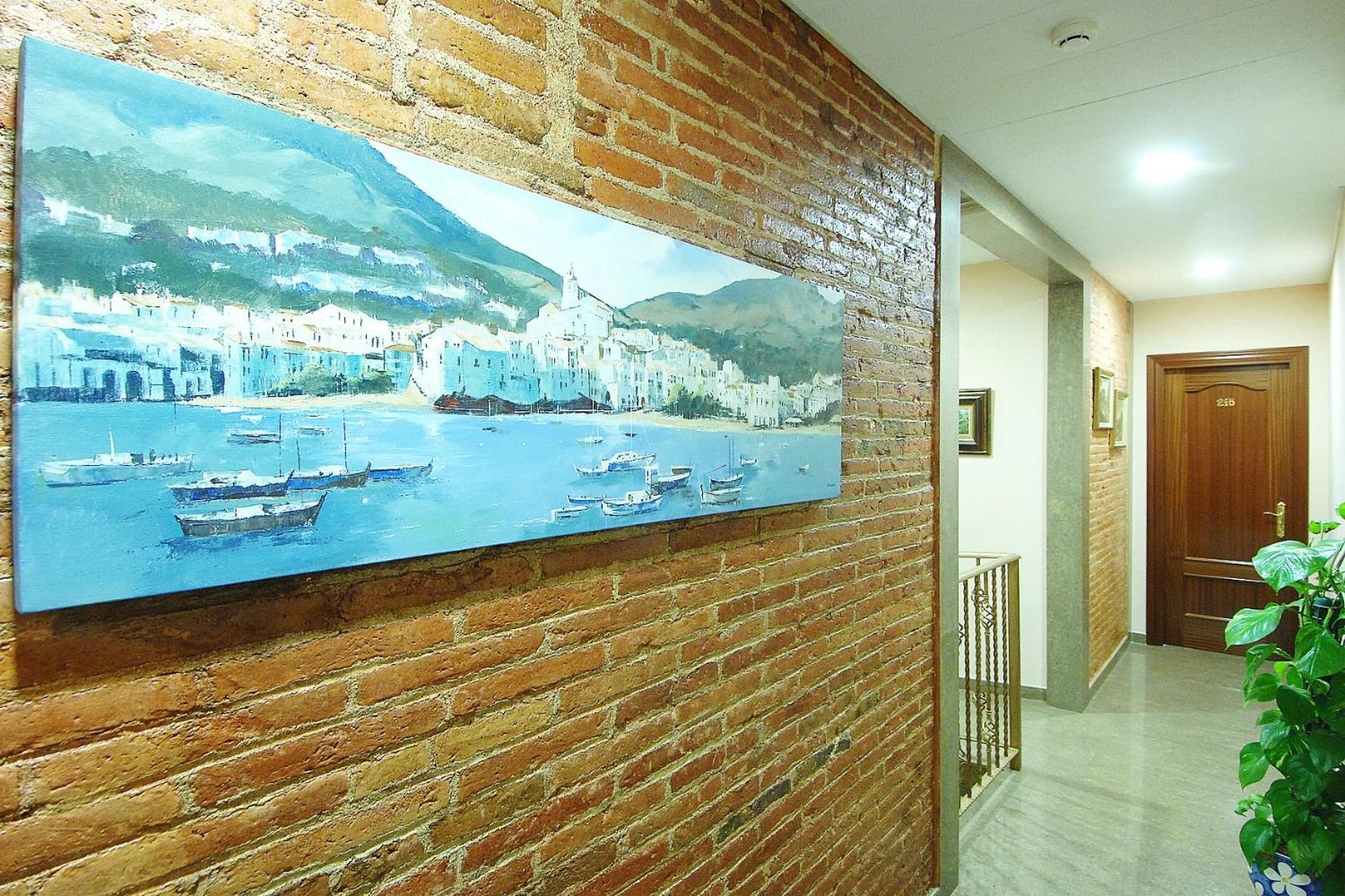 Hostal Orleans Барселона Екстериор снимка