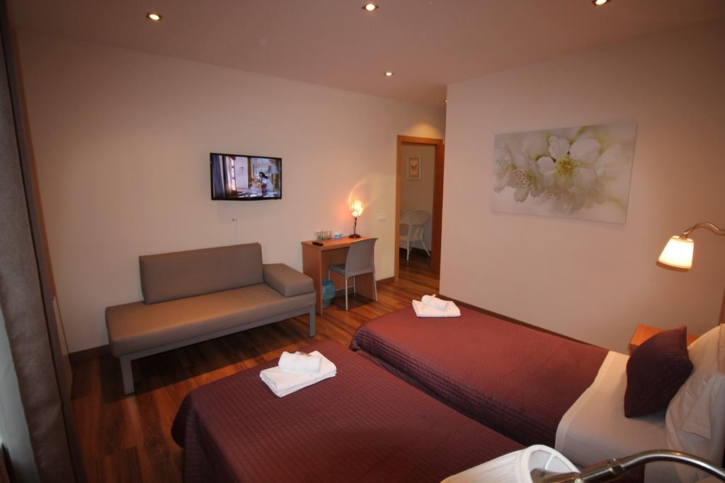 Hostal Orleans Барселона Екстериор снимка
