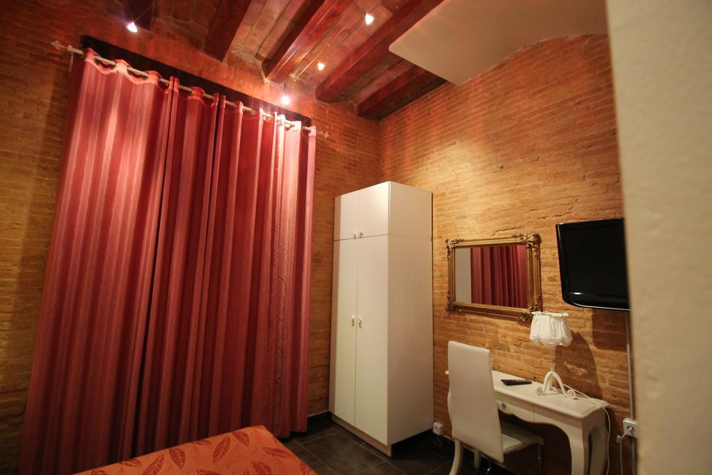 Hostal Orleans Барселона Екстериор снимка