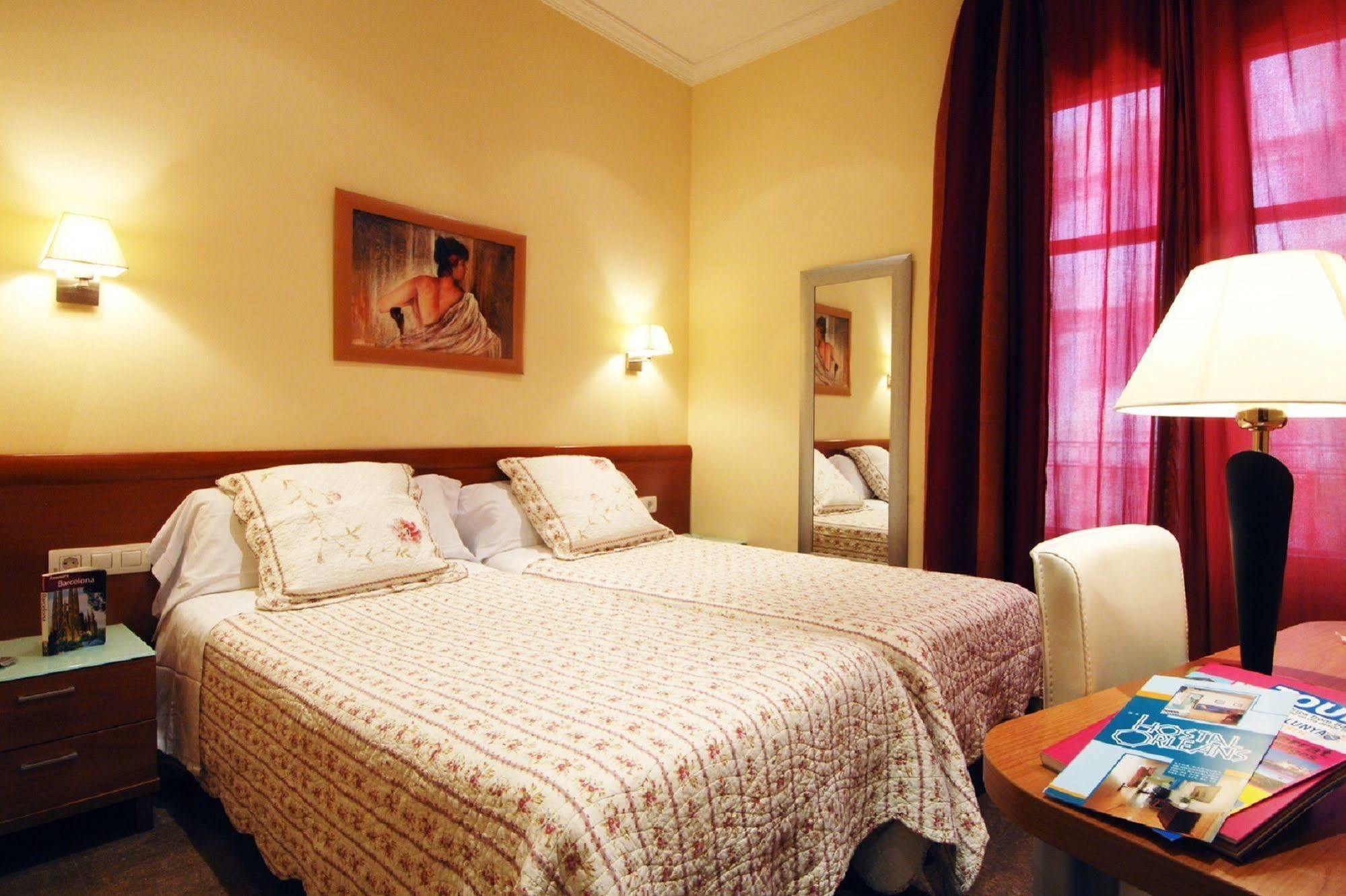Hostal Orleans Барселона Екстериор снимка