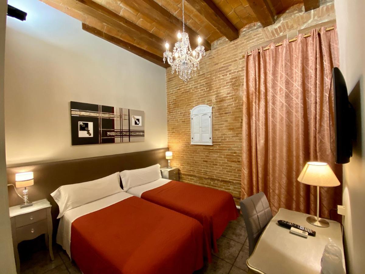 Hostal Orleans Барселона Екстериор снимка